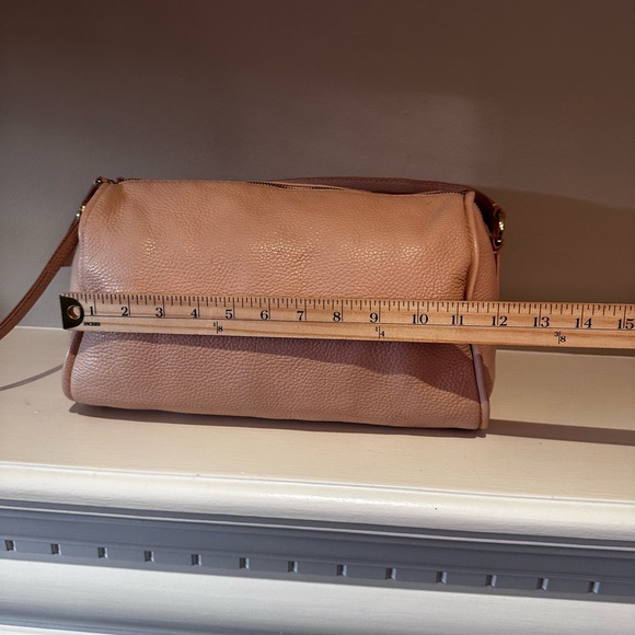 Banana Republic Elegant Beige Soft Pink Leather Shoulder Bag - Picture 7 of 15